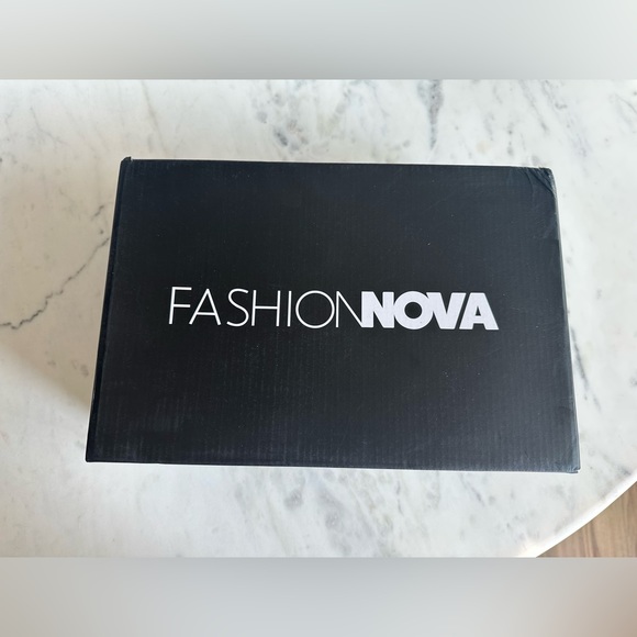 ❗️SOLD❗️NIB, CHUNKY HOLOGRAPHIC SNEAKERS - Picture 11 of 11